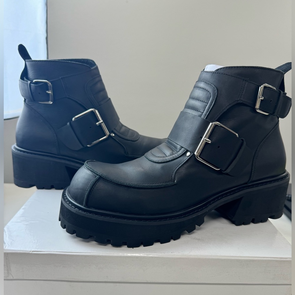 NIB UNiF Crank Boot